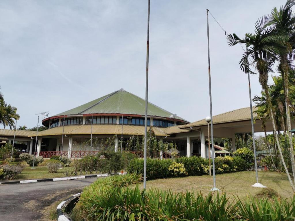 Oyo 89972 Borneo Paradise Beach Hotel Kota Kinabalu Eksteriør billede