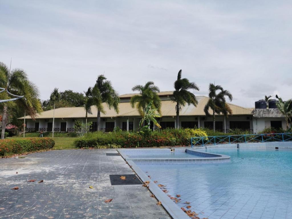 Oyo 89972 Borneo Paradise Beach Hotel Kota Kinabalu Eksteriør billede
