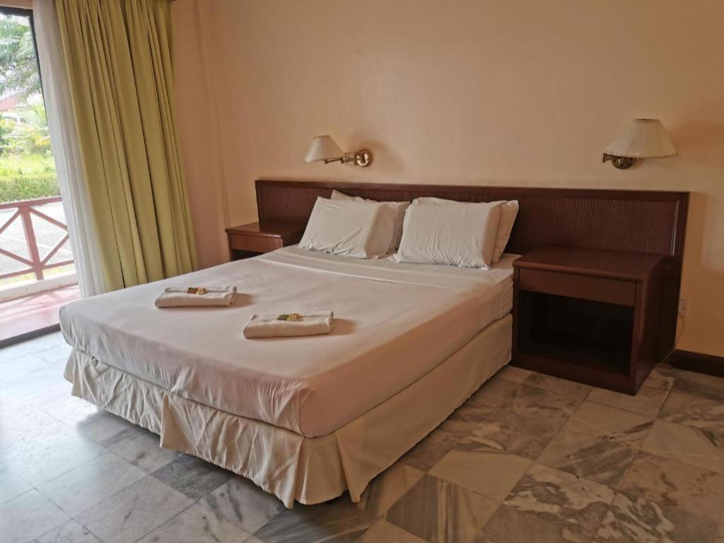 Oyo 89972 Borneo Paradise Beach Hotel Kota Kinabalu Eksteriør billede