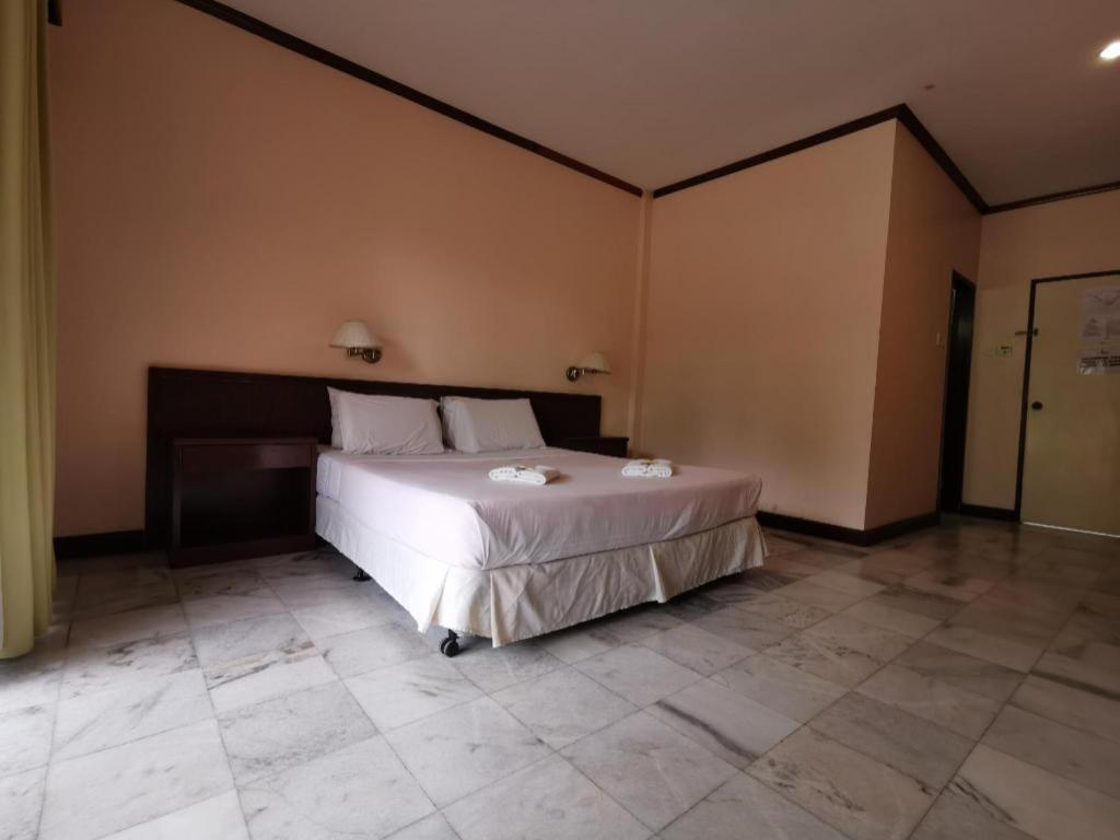 Oyo 89972 Borneo Paradise Beach Hotel Kota Kinabalu Eksteriør billede