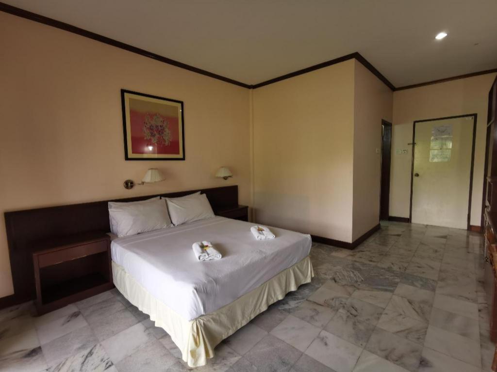 Oyo 89972 Borneo Paradise Beach Hotel Kota Kinabalu Eksteriør billede